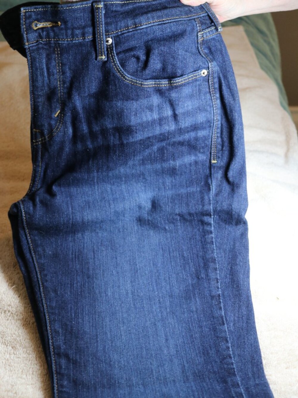womens Levi's 505 straight leg, size 8. dark wash jeans. New.